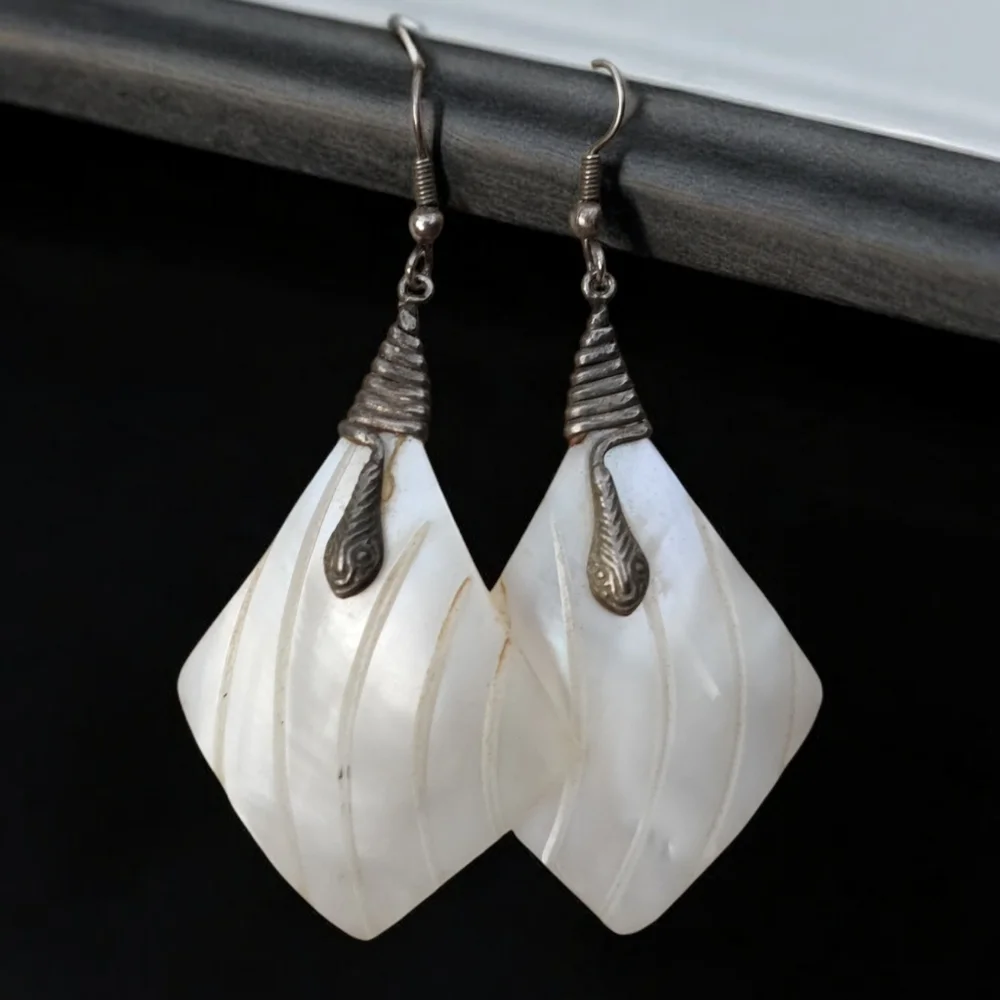 🐍 Vintage mother of pearl snake earrings
